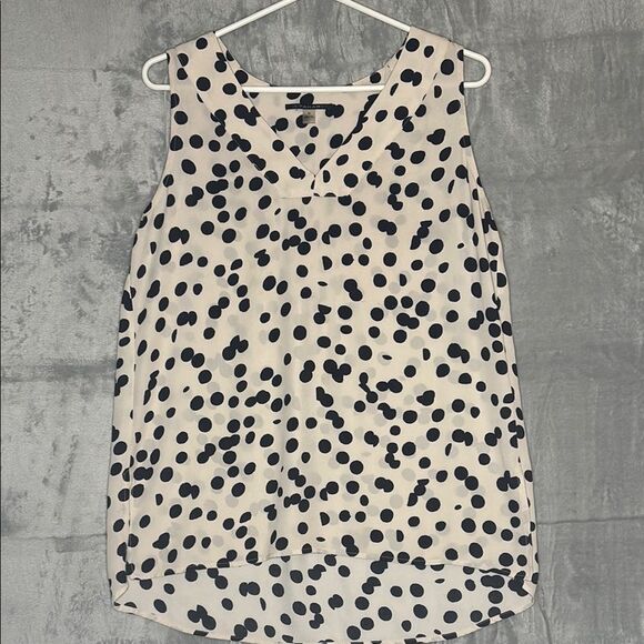 Tahari Off White Polka Dot Tank Flowy Pleated Back Detail Size Medium - Picture 1 of 8